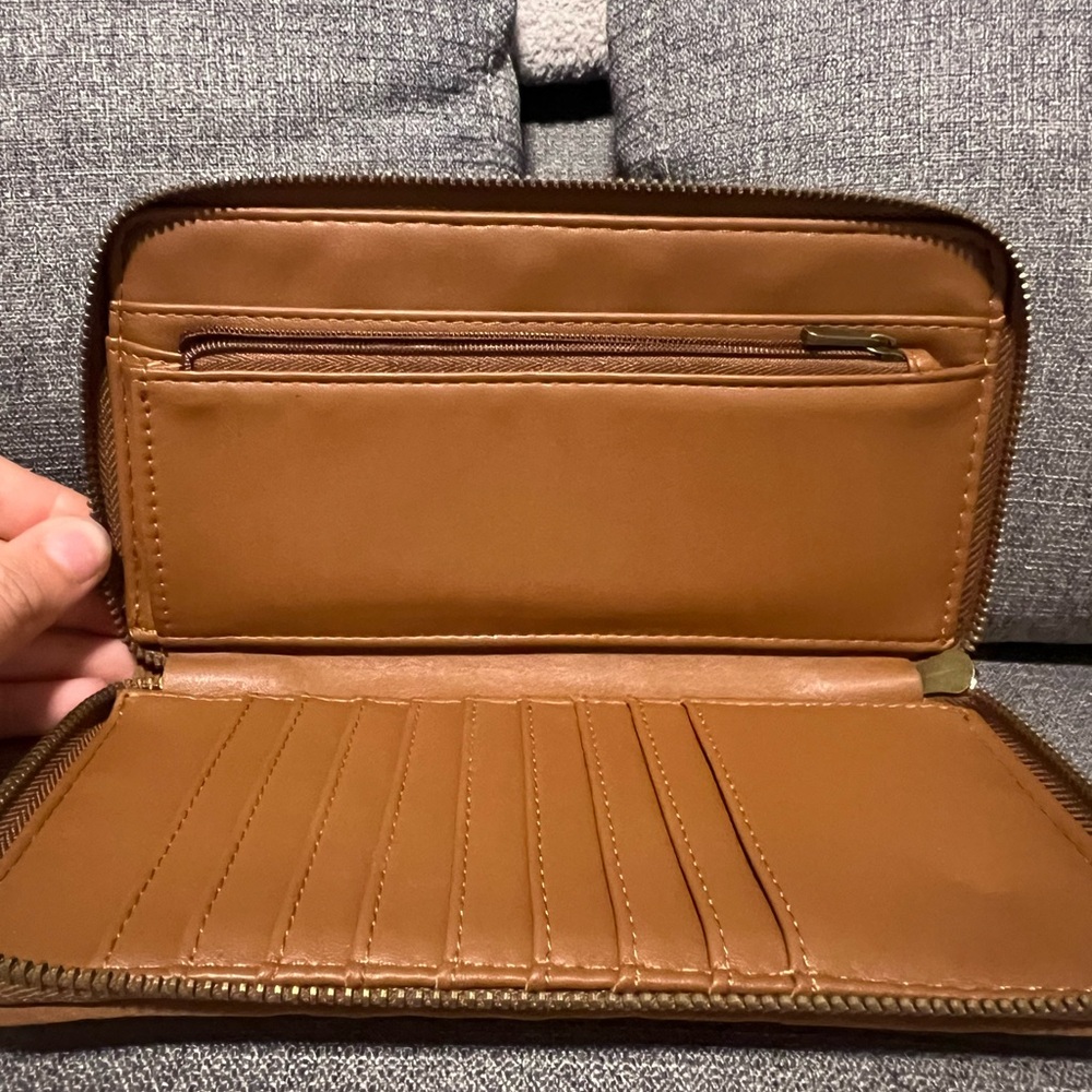 Universal Thread wallet - Picture 2 of 3
